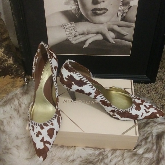 Gianni Bini Shoes - NWOT gianni bini cow hide heels